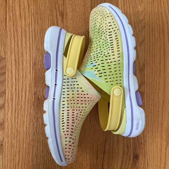 Skechers “Cali Gear Ultra Go Walk Foamies Psychedelic” Slip On Clogs - Picture 6 of 11